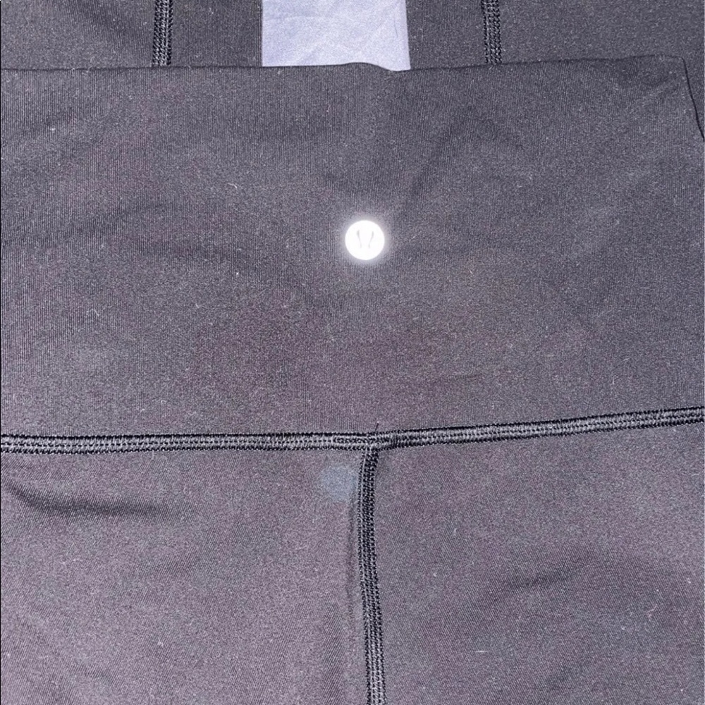 Lululemon Wunder Under leggings size 4